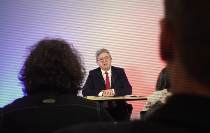 Mélenchon face aux 