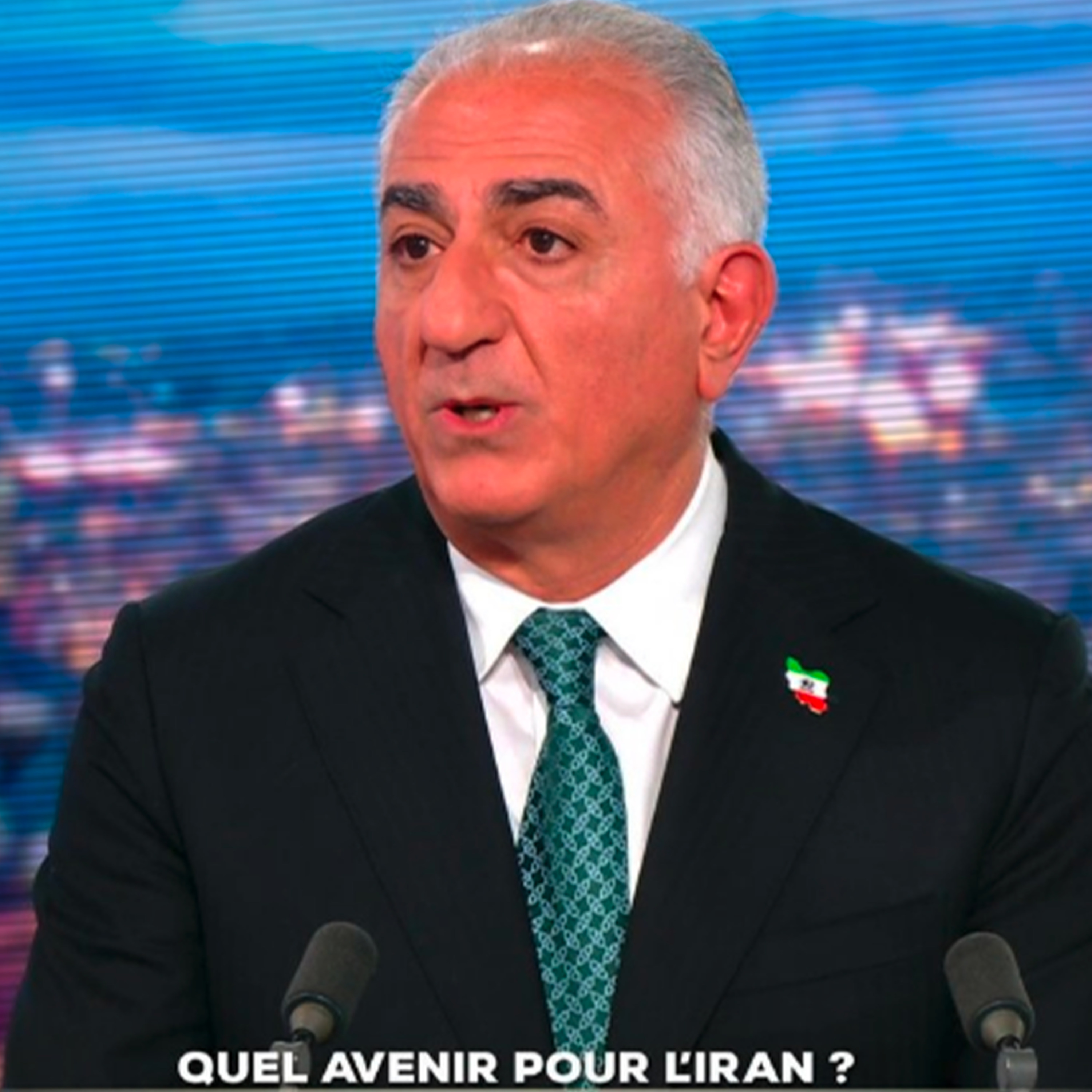 "Votre altesse" : Reza Pahlavi, homme providentiel des médias français